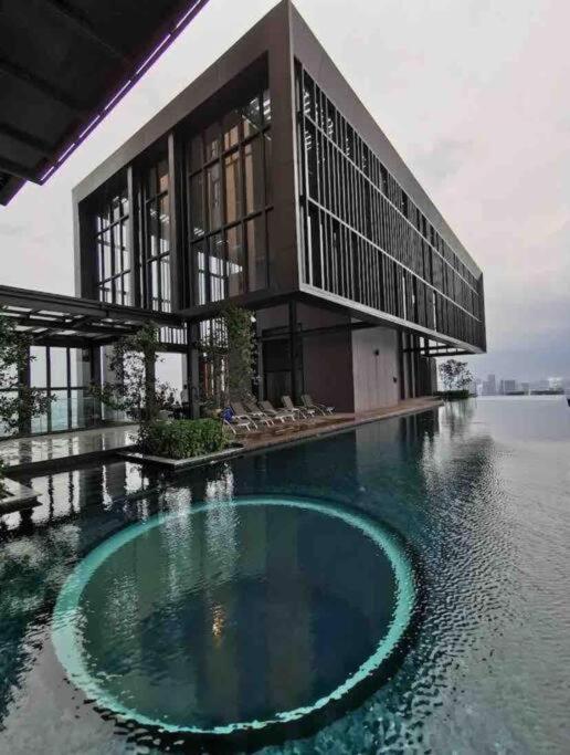 Lucentia World Class Facilities Infinity Pool Stunning View Pangsapuri Kuala Lumpur